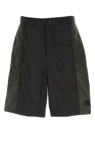 Black Born To Protect Bermuda Shorts - Moncler - Modalova