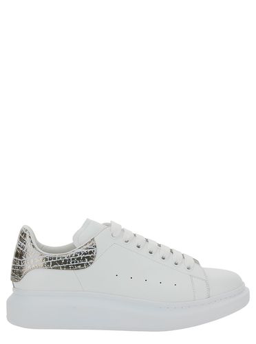 Low-top Sneakers With Chunky Sole And Metallic Heel Tab In Leather Man - Alexander McQueen - Modalova