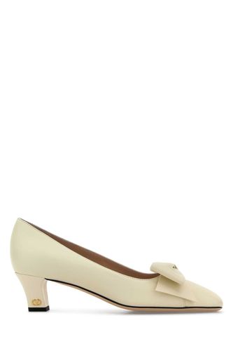 Leather Bowow Pumps - Valentino Garavani - Modalova