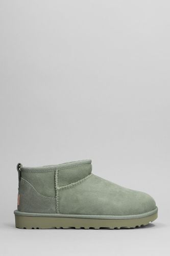 Classic Ultra Mini Low Heels Ankle Boots In Suede - UGG - Modalova