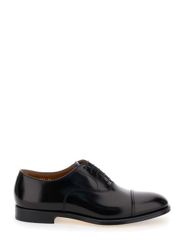 Oxford Shoes With Five Holes In Smooth Leather Man - Doucal's - Modalova