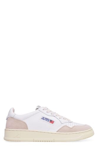 Medalist Leather Low-top Sneakers - Autry - Modalova