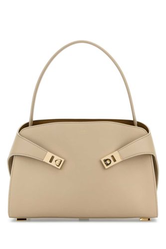 Sand Leather Medium Hug Soft Shoulder Bag - Ferragamo - Modalova