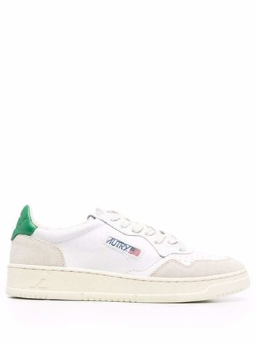 Medalist Low White Sneakers With Suede Inserts And Contrasting Heel Tab In Leather Man - Autry - Modalova