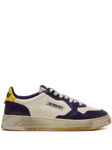 Super Vintage Medalist Low Sneakers In White And Leather - Autry - Modalova