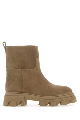 Biscuit Suede Ankle Boots - GIA BORGHINI - Modalova