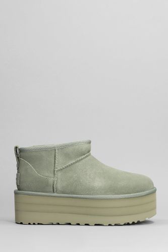 Classic Ultra Mini P Low Heels Ankle Boots In Suede - UGG - Modalova