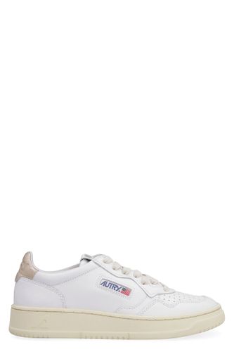 Medalist Leather Low-top Sneakers - Autry - Modalova