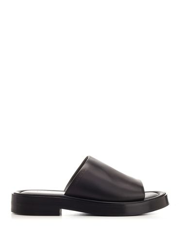 Flat Sandal In Leather - Ferragamo - Modalova