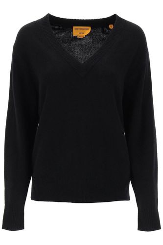 The V Cashmere Sweater - Guest in Residence - Modalova