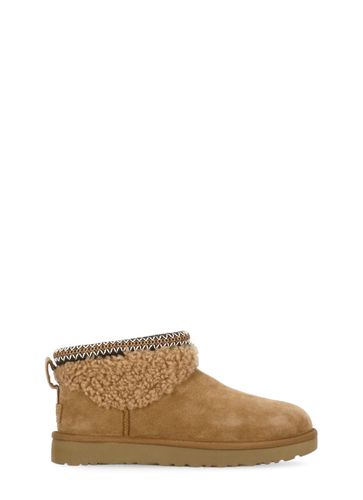 Classic Ultra Mini Curly Ankle Boots - UGG - Modalova