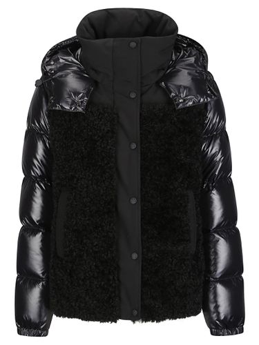 Glossy Padded Buttoned Jacket - Moncler - Modalova