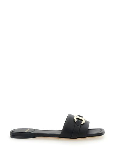 Leah Sandals With Gancini Plate On Front In Leather Woman - Ferragamo - Modalova