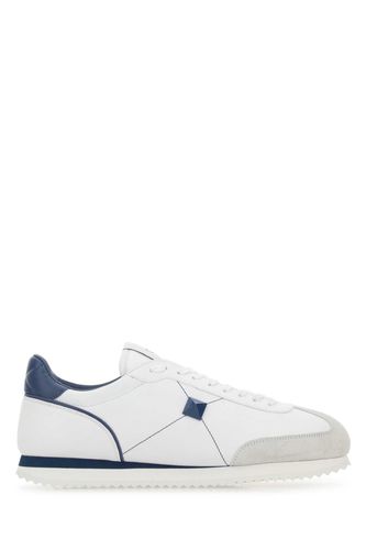 White Leather Stud Around Sneakers - Valentino Garavani - Modalova