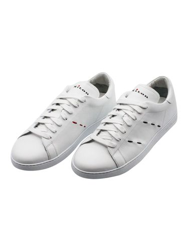 Lightweight Sneaker Shoe In Soft Leather With Contrasting Color Finishes And Stitching. Tongue With Logo Print And Lace Closure - Kiton - Modalova