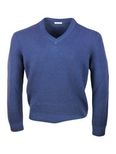 Long-sleeved V-neck Sweater In 100% Fine And Soft Virgin Wool With English Rib Knit On The Neckline And Cuffs - Malo - Modalova