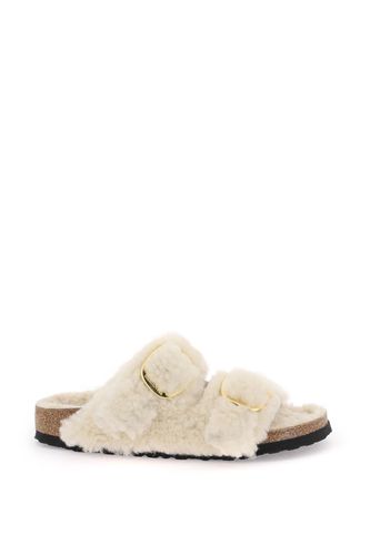 Arizona Big Buckle Shearling Teddy Sandals - Birkenstock - Modalova