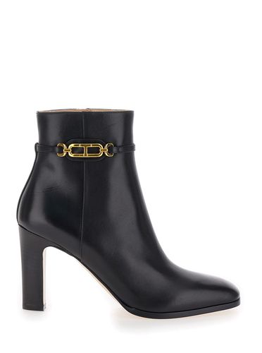 Ankle Boots With T Chain Detail In Leather Woman - Tom Ford - Modalova