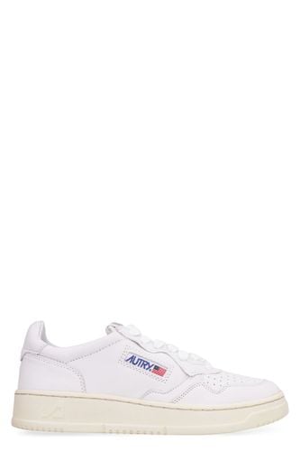 Medalist Leather Low-top Sneakers - Autry - Modalova