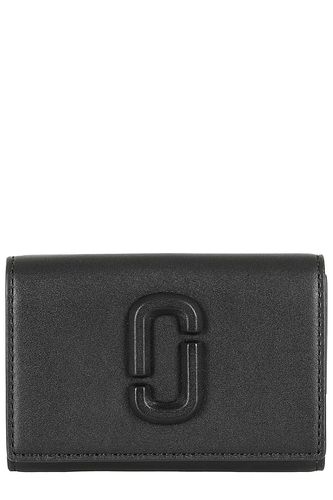 The J Marc Tri-fold Wallet - Marc Jacobs - Modalova