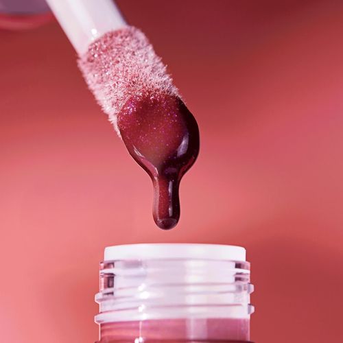 ETERNAL RED aceite para labios con efecto voluminizador tono C03 Dark Romance 3.6 ml - Catrice - Modalova