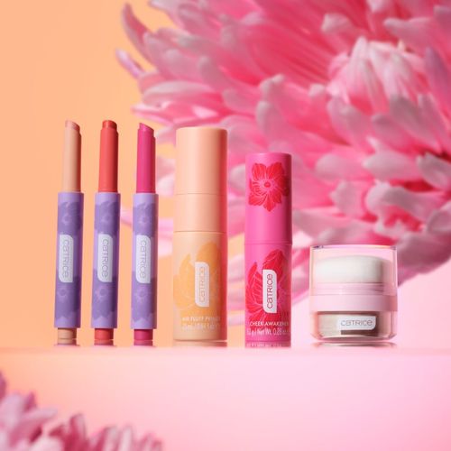 SPRING AWAKENING barra de labios con efecto centelleante con efecto voluminizador tono C03 Peachspiration 1.72 g - Catrice - Modalova