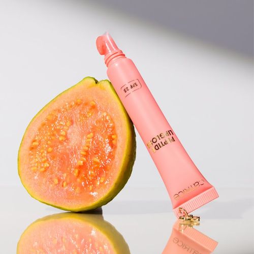 The Summer Edit Peptide Lipgloss brillo de labios con péptidos SPF 25 C02 GUava Jam 11.5 ml - Catrice - Modalova