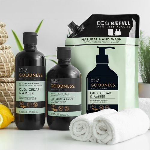 Goodness Oud, Cedar & Amber espuma de baño 500 ml - Baylis & Harding - Modalova