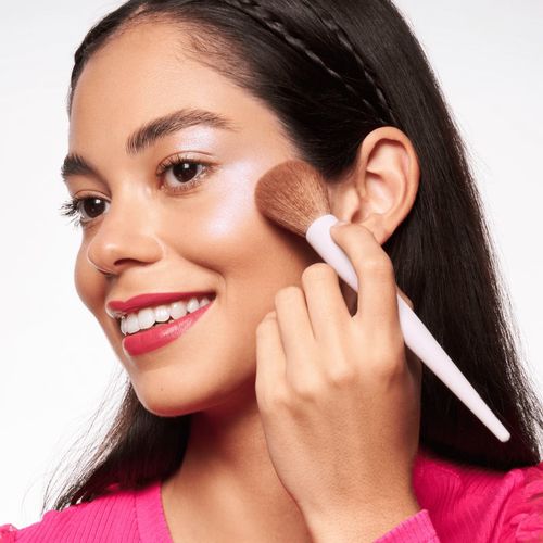 It's glow time brocha para colorete y para contornear el rostro con efecto iluminador 1 ud - essence - Modalova