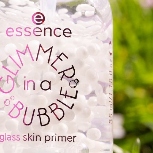 GLIMMER IN A BUBBLE prebase líquida para lucir una piel radiante tono 01 Bubble Glaze 35 ml - essence - Modalova