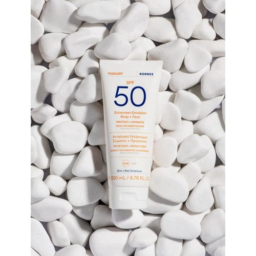 Yoghurt Sunscreen emulsión solar con efecto humectante SPF 50 200 ml - Korres - Modalova