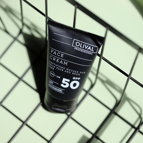 Professional crema hidratante para rostro y cuello SPF 50 50 ml - Olival - Modalova