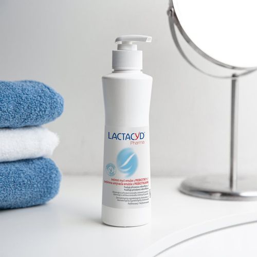 Pharma emulsión para la higiene íntima with Prebiotic 250 ml - Lactacyd - Modalova