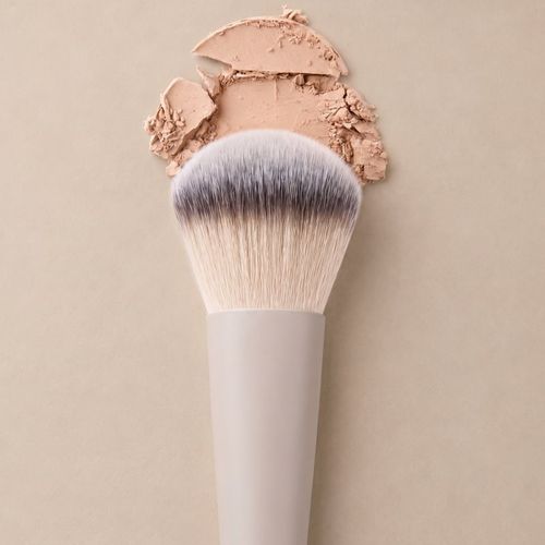 Full Face Brush Nude Aura brocha para rostro 216 1 ud - Luvia Cosmetics - Modalova