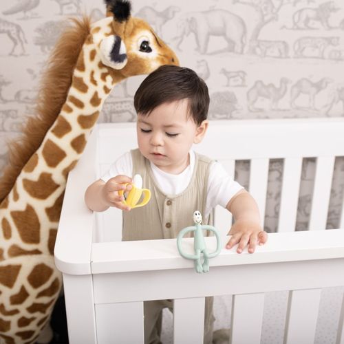 Banana Soother & Monkey Teether lote de regalo para niños - Matchstick Monkey - Modalova