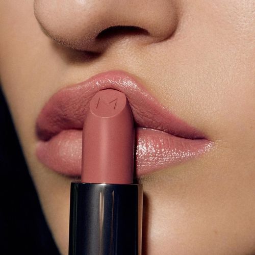MÁDARA Dazzle Nights gloss labial tono #501 Flattery 3.8 g - Mádara - Modalova