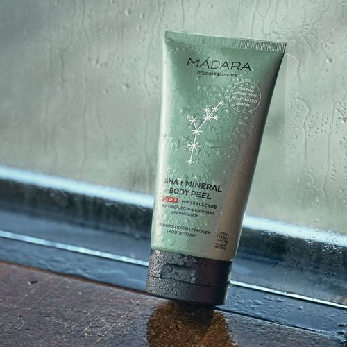 MÁDARA AHA+Mineral exfoliante corporal con efecto lifting 175 ml - Mádara - Modalova