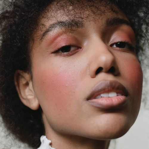 MÁDARA Magnetic Blush colorete en polvo tono Bare Blossom 6 g - Mádara - Modalova