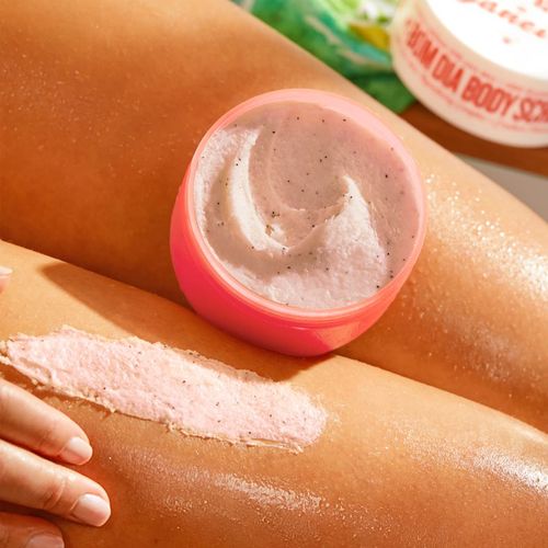 Bom Dia™ Body Scrub exfoliante corporal con efecto lifting 220 g - Sol de Janeiro - Modalova