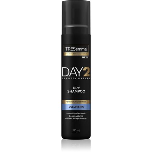 Day 2 Volumising champú en seco refrescante para dar volumen 250 ml - TRESemmé - Modalova