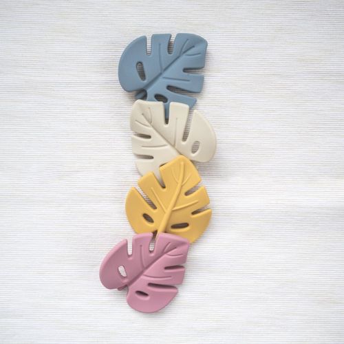 Silicone Teether Leaf mordedor Dove Grey 1 ud - Zopa - Modalova
