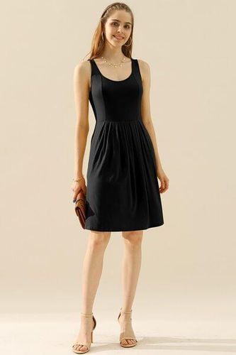 Doublju Full Size Round Neck Ruched Sleeveless Dress with Pockets - Trendsi - Modalova