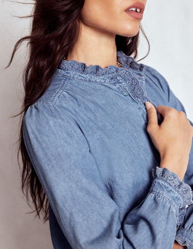 Top Helena en jean à col volanté-Authentique clair - Boden - Modalova