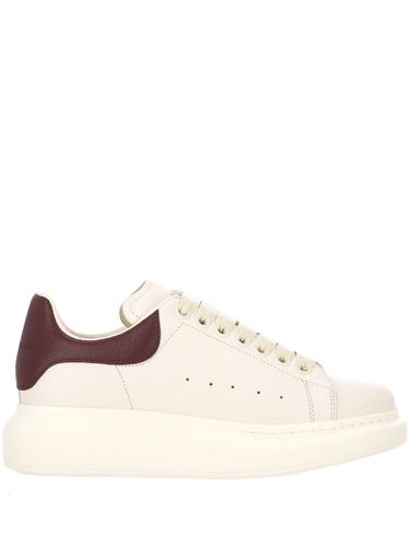 Weiße perforierte Schnürsneaker - Alexander McQueen - Modalova