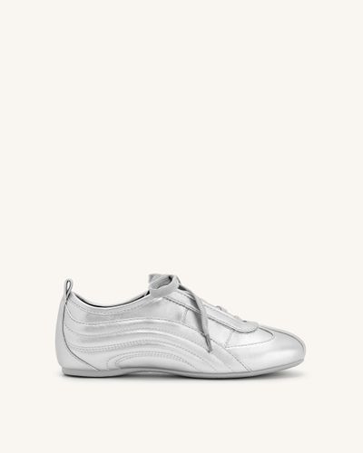 Ferne Streamlined Lustrous Sneakers - Silver - JW PEI - Modalova