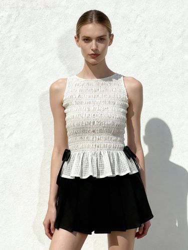 Smocked Peplum Sleeveless Top - White - JW PEI - Modalova