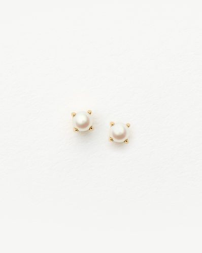 Fine Pearl Stud Earrings | 14ct Solid Gold/Pearl - Missoma - Modalova