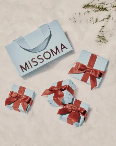 Signature Gift Wrapping - Missoma Store - Modalova