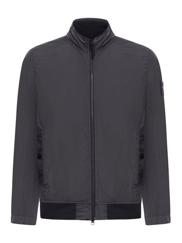 WIND JACKET WITH COMPASS APPLICATION - Man - Stone Island - Modalova