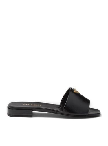 LOW SANDALS IN PATENT SAFFIANO - Woman - Prada - Modalova